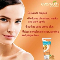 Everyuth Naturals Exfoliating Walnut Scrub - Walnut, 50gm