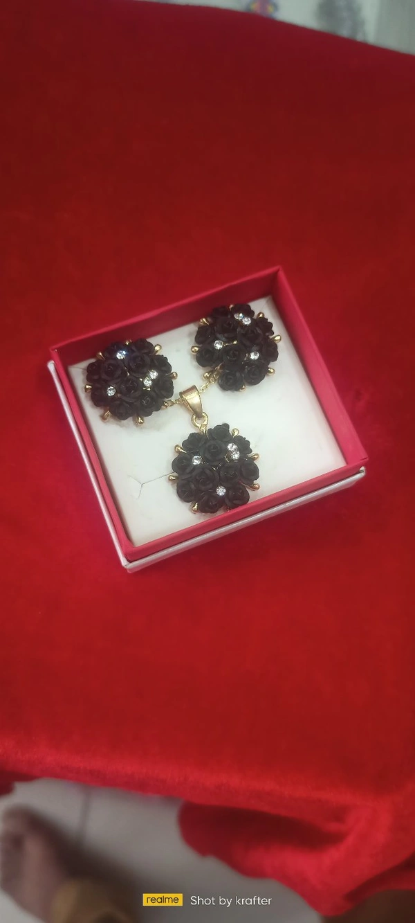Korean Pendant Set - black