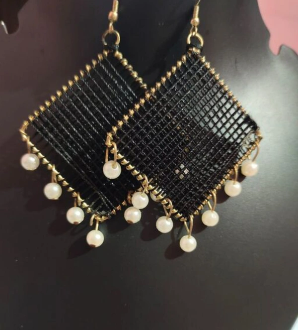 Thread Earrings Cer1 - Black