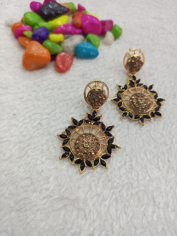 Krafter  Small Earring Smer2 - Black