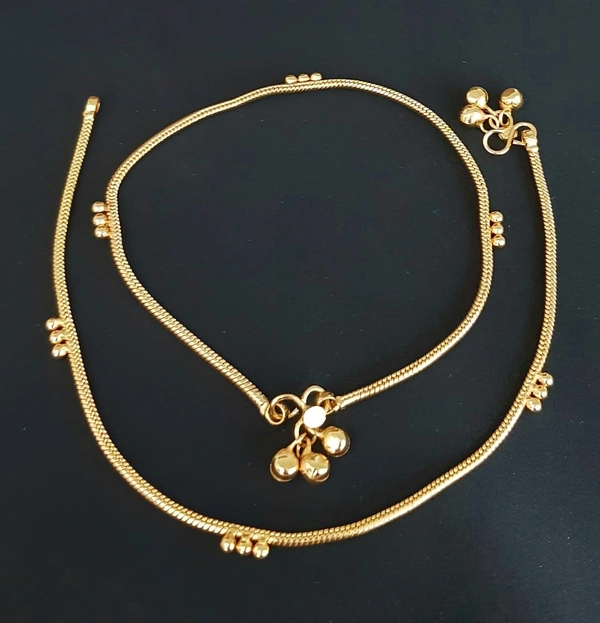 ANKLETS - GOLD  - PLAIN WITH BALL ATTACHED , 29 CMS 
