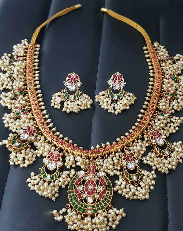 EXOTIC KUNDAN JADAU GUTTAPUSLU