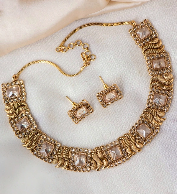 GORGEOUS ANTIQUE GOLD NECKLACE - PROVIDED