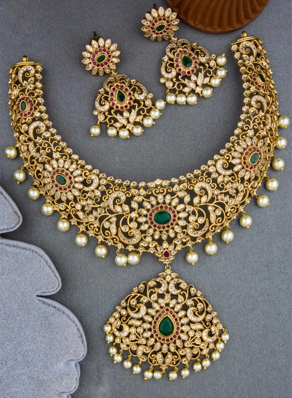 SEMI BRIDAL NECKWEAR  - PROVIDED, MIDLENGTH ABOVE CHEST