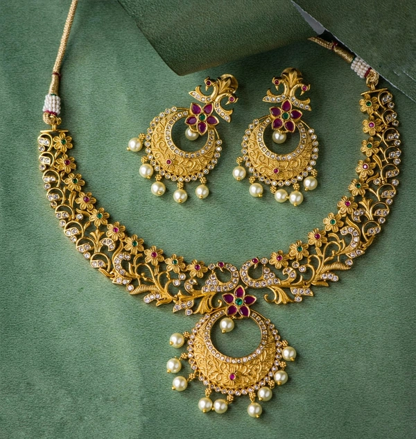 EVERGREEN LEAFY NECKLACE - PROVIDED , NECKLACE