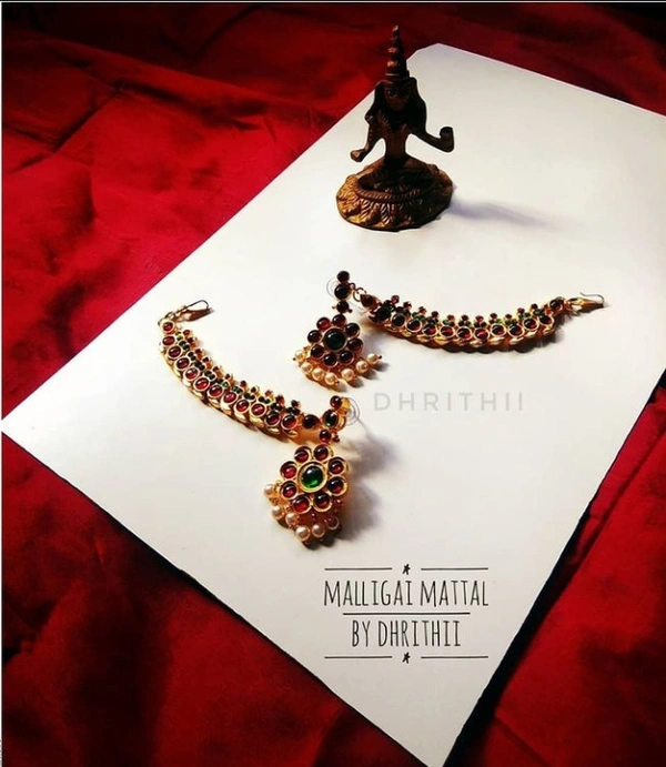MALLIGAI MAATAL WITH EARRINGS  - RED 