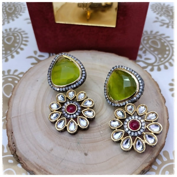 BEAUTIFUL FLORAL EARRINGS
