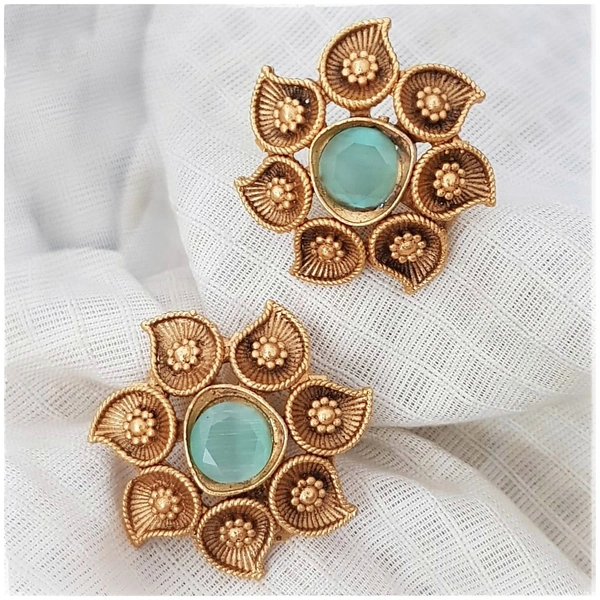 KRANTHI - STUDS  - PASTEL BLUE 