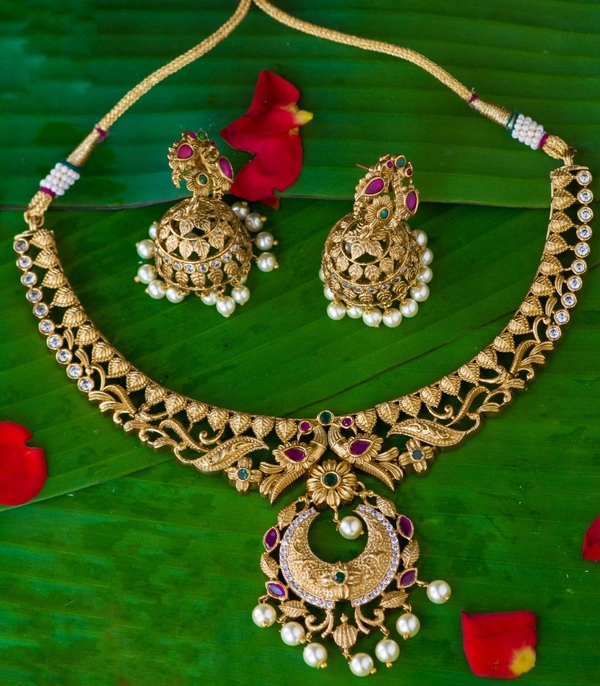 QUIRKY CZ NECKLACE 