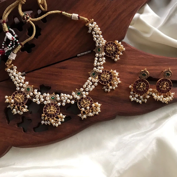 PEARL CLUSTER NECKLACE 
