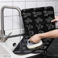 Kitchen Shield- Foldable Shield/Anti-Splash Splatter Guard For KitchenPackage Contains: Product Description: The pratical splatter shield, prevent cooking surfaces, counters, walls and floors from hot and grease, fire to certain sizes burners and pans.Package Contain: It has 1 Piece of Oil Splatter ScreenMaterial: Aluminum FoilDimensions (L X W in cm) : 84.5 x 32.5cmWork: PrintedFe