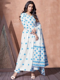 Ladies Collections Sizes Small To Xl SUIT SIZE CHARTSize	To Fit Bust (in)	Front Length (in)	To Fit Waist (in)	To Fit Hip (in)S34.047.028.036.0M36.047.030.038.0L38.047.032.040.0XL40.047.034.042.0XXL42.047.5 - 38-@@42