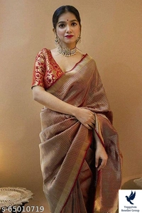 Red & Gold Coloured Silk Blend Woven Design Kanjeevaram SareeName: Red & Gold Coloured Silk Blend Woven Design Kanjeevaram SareeSaree Fabric: Silk BlendBlouse: Separate Blouse PieceBlouse Fabric: Banarasi SilkPattern: Woven DesignBlouse Pattern: Same as SareeMultipack: SingleSizes: Free Size (Saree Length Size: 5.5 m, Blouse Length Size: 0.8 m) Country of Origin: India. 900