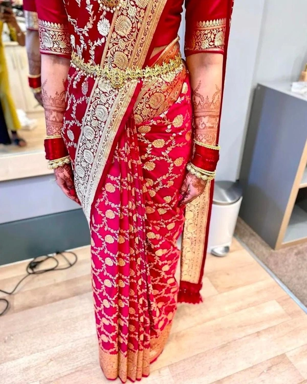 *🌺🌺LUNCHING NEW NAKODA ARRIVAL HEAR*Product - Handwoven Pure Banarasi SareeFabric - Pure Silk Banarasi SareeTechnique - This Splendid Masterpiece is made of the finest KADWA technique. KADWA WEAVE is the most laborious, ponderous Artistic tradition of Banaras. *AFFORDABLE RATE*👉🏻BEST RATE & BEST QUALITY ALWAYS🔥WEIGHT:-570 GRAMS
