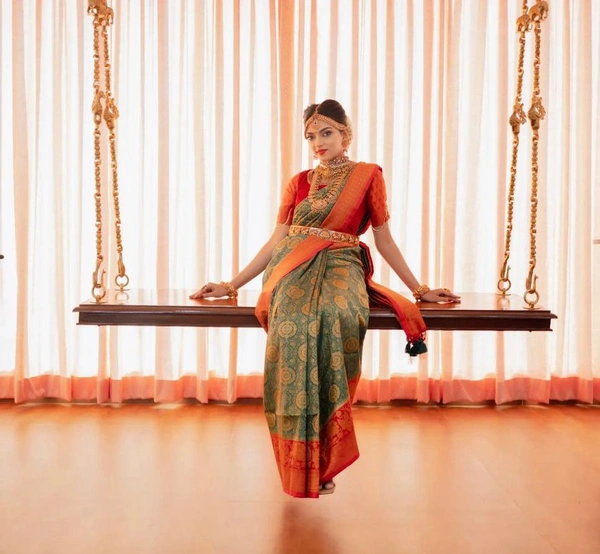 🎯 NEW CONCEPT SAREESUPER COMBINATION MINA WEAVING 🔥🔥🔥🔥🔥🔥Presenting Enchanting Yet Breathable Organic Banarasi Sarees For Intimate And Big Fat Indian Weddings, That Are Light On Your Skin And Uplift Your Wedding Shenanigans!*PRICED @ -AFFORDABLERATE Fabric :-LICHI SILK Saree Length 5.5 MeterBlouse Length 0.8 MeterCOLOR :-BT GREEN WEIGHT:- 565 grams *FULL STOCK**READY TO SHIP*