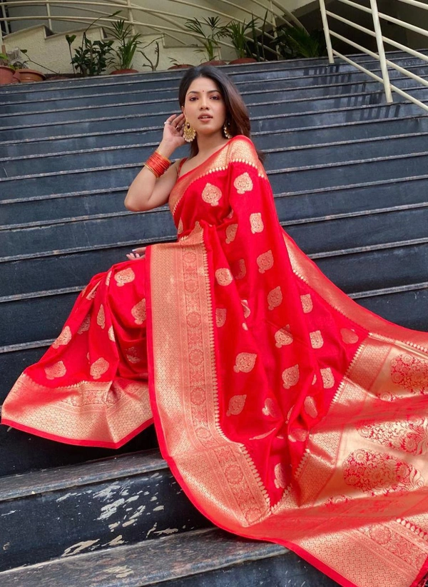 π *BRAND :- SHREE NAKODA ENTERPRISE CREATION* π *FABRIC : SOFT LICHI SILK CLOTH.**DESIGN : BEAUTIFUL RICH PALLU & JACQUARD WORK ON ALL OVER THE SAREE.**BLOUSE : CONTRAST EXCLUSIVE JACQUARD BORDER.* π -* π β‘οΈ *100% BEST QUALITY* β¬
οΈπ *Once Give Opportunity , Coustomer Satisfaction Is Our Goal*