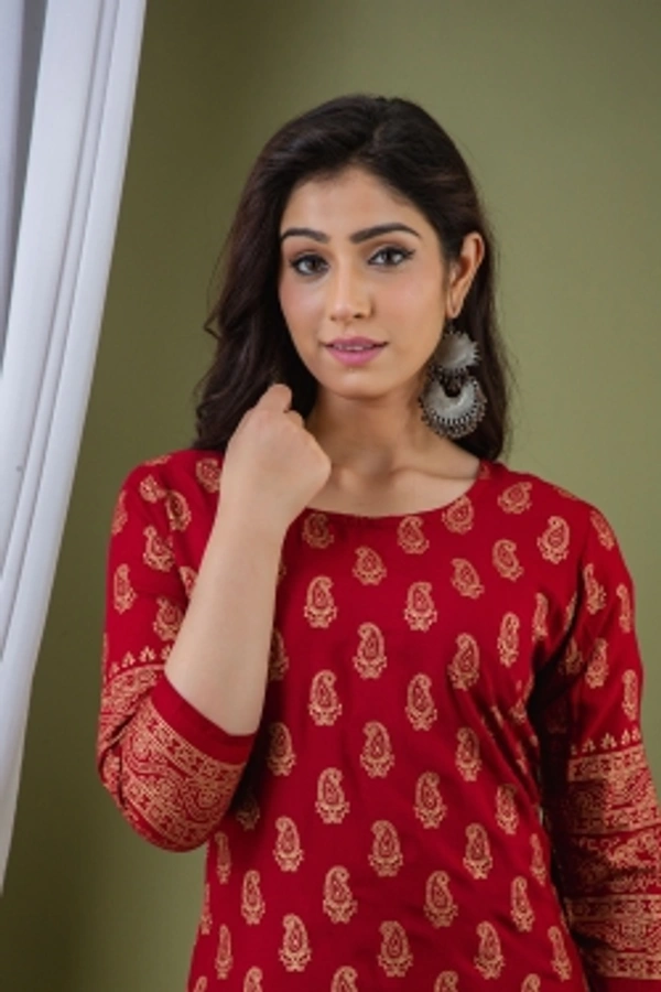 Surhi Women Kurta and Sharara SetViscose Rayon Fabric3/4 SleevePaisley PatternColor: Red - M
