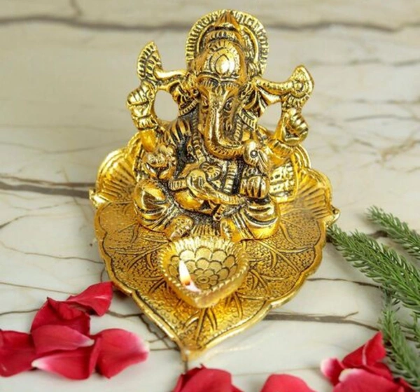 * Ganapathi Sitting On Leaf*