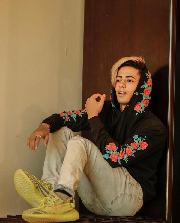 Fambruh Danish Zehen FLORAL HOODIE - S