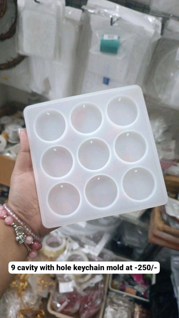 9 Cavity Round Mold With Holes 
