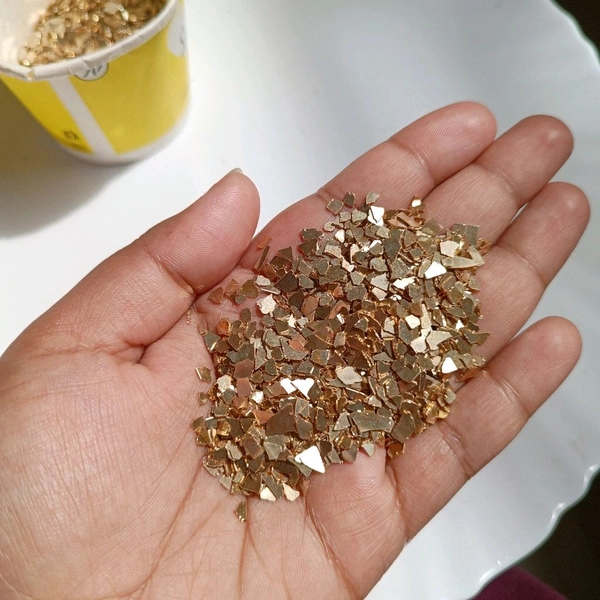 Gold Glass Chips 450 Grms 