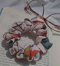 Flower Printed Skinny Scrunchie  - skinny 