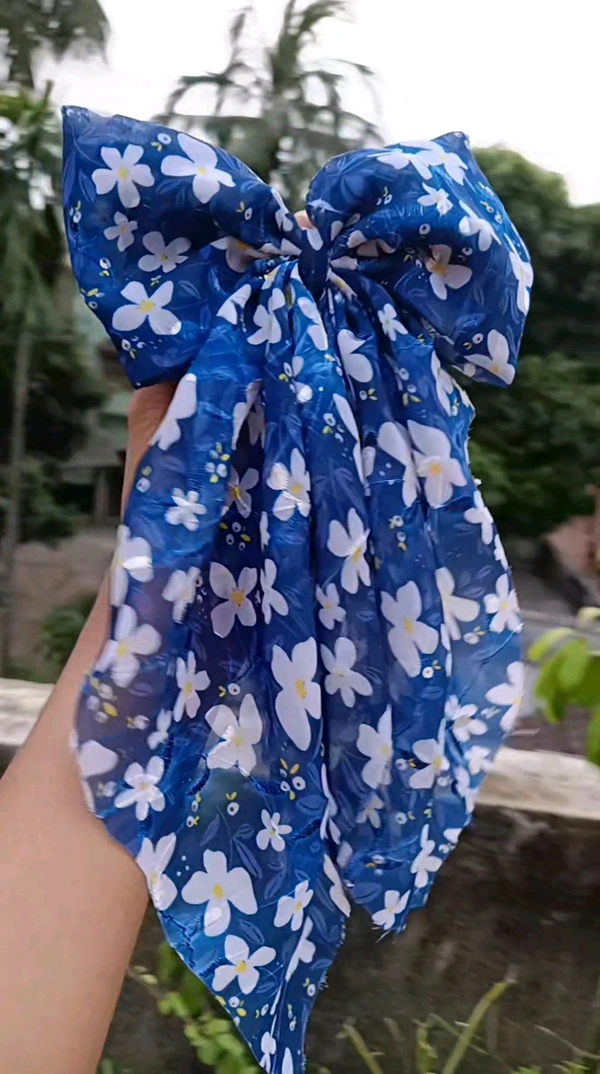 Daisy Bow 