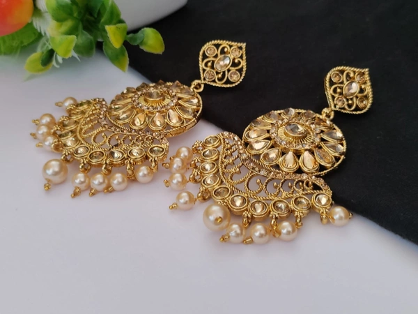 Big earring 