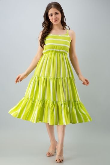 Light green gown | Green prom dress, Chiffon prom dress, Light green  bridesmaid dresses