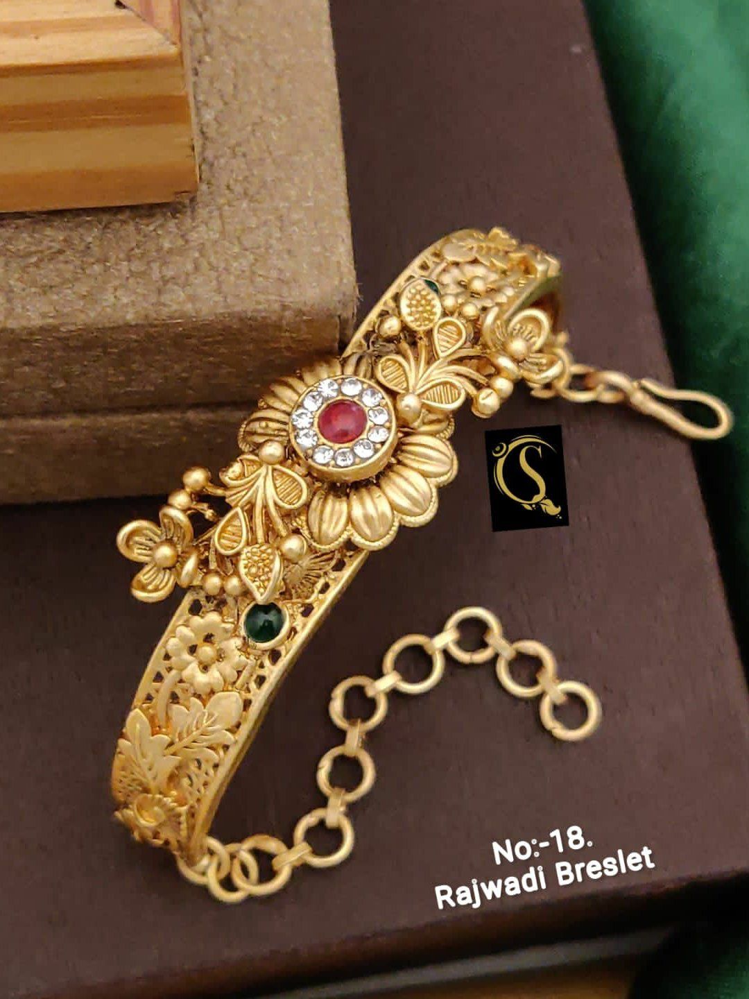 Gold Rajwadi Bangles | Indian jewellery design earrings, Bangles jewelry  designs, Bridal bangles