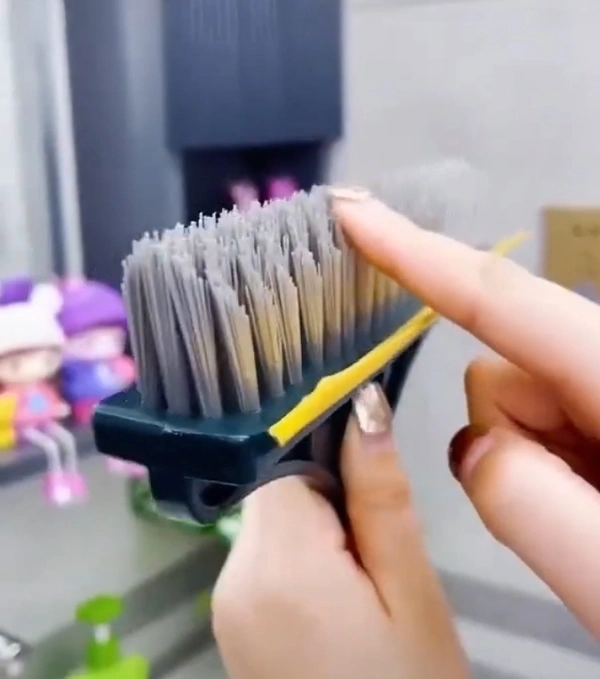 2 in 1 Wiper And Brush ( Buy 1 Get 1 Free )