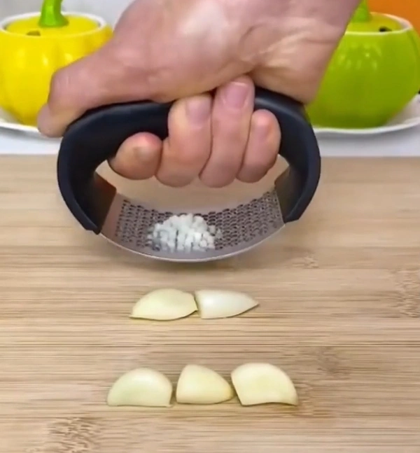 Garlic Crusher With Handle