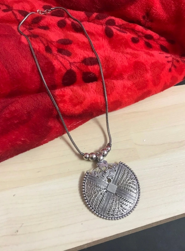 Martina Jewels Round GS Chain Pendant - silver oxidized 