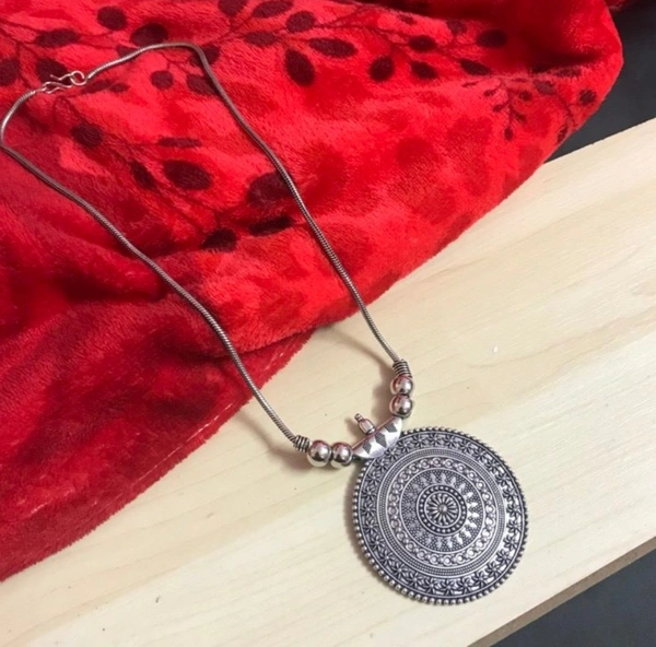 Martina Jewels Round GS Chain Pendant - silver oxidized 