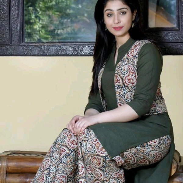 Attractive Woman Kurta Set 