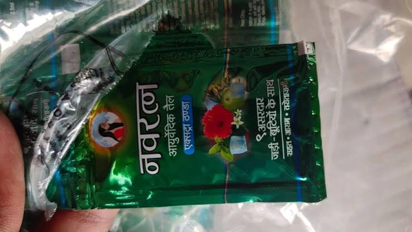 Navratan Thanda Tel /Oil - 2.3g*21 {Set Of 21 Pieces}