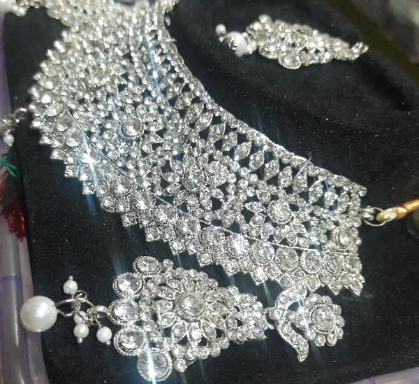 Dream Shades Antique stone necklace set - White, Free Size