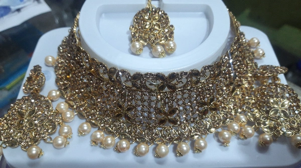 DreamShades Antique Crystals stone necklace set - White, Gold, Red, Free size