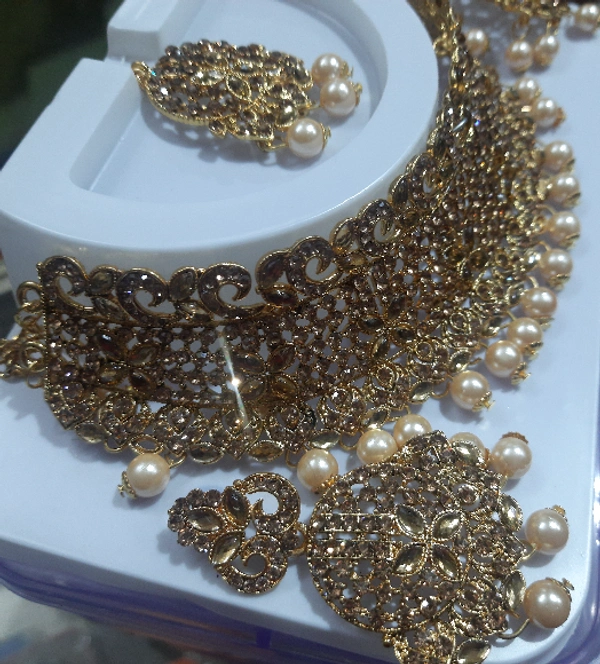DreamShades Antique Crystals stone necklace set - White, Gold, Red, Free size