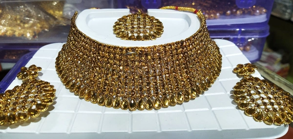 Dream Shades Gold Choker Necklace - Golden, Free