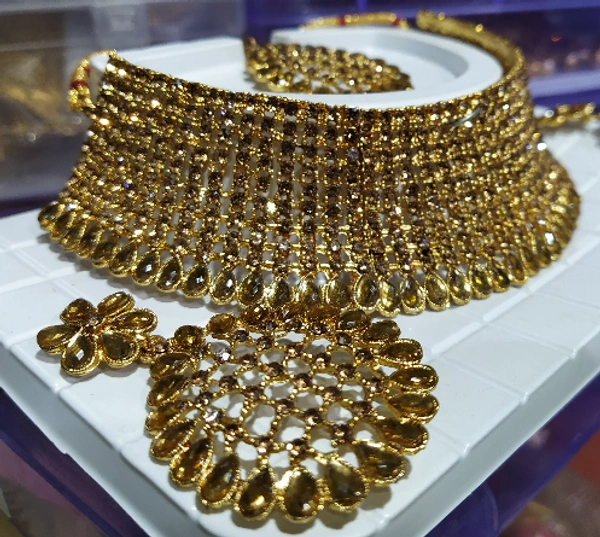 Dream Shades Gold Choker Necklace - Golden, Free