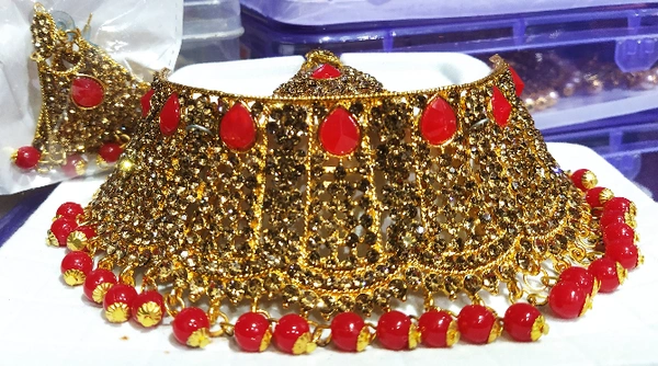 DS Red Choker Necklace - Red, Free