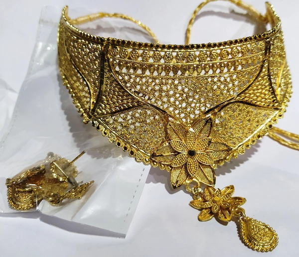DS Golden Antique Necklace Sets - Golden, Free