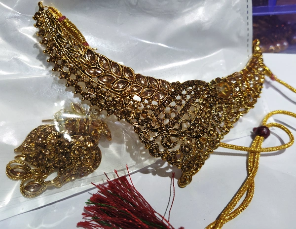 D S Gold Choker Necklace - Golden, Free