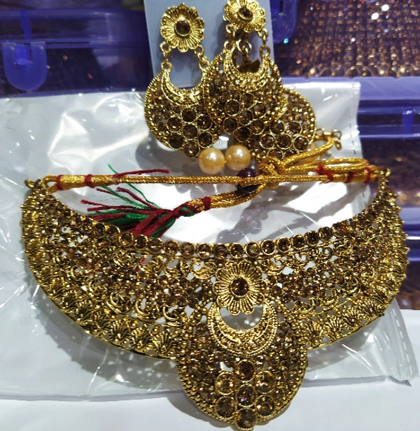 DS Gold Choker Necklace - Golden, Free