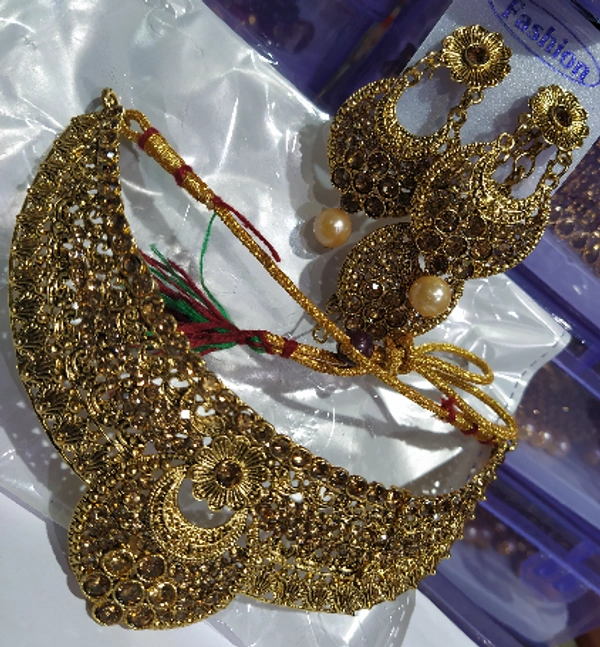 DS Gold Choker Necklace - Golden, Free
