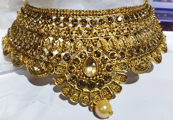 D S Gold Choker Necklace - Golden, Free