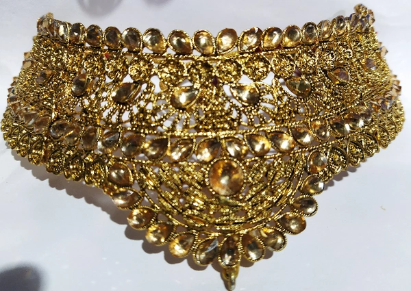 D S Gold Choker Necklace - Golden, Free