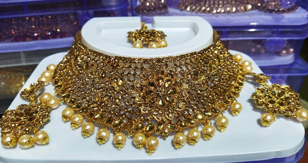 DS Gold Choker Necklace - Golden, Free