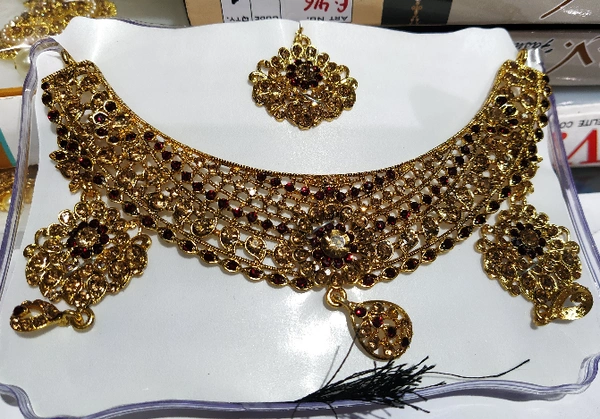 D S Golden Antique Necklace - Golden, Free